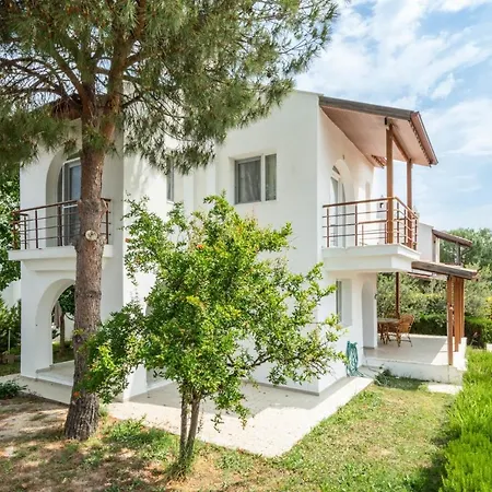 Seafront Duplex With Garden In Ayvalik *