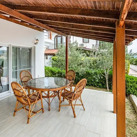 Seafront Duplex With Garden In Ayvalik Lejlighed