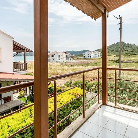 Seafront Duplex With Garden In Ayvalik *
